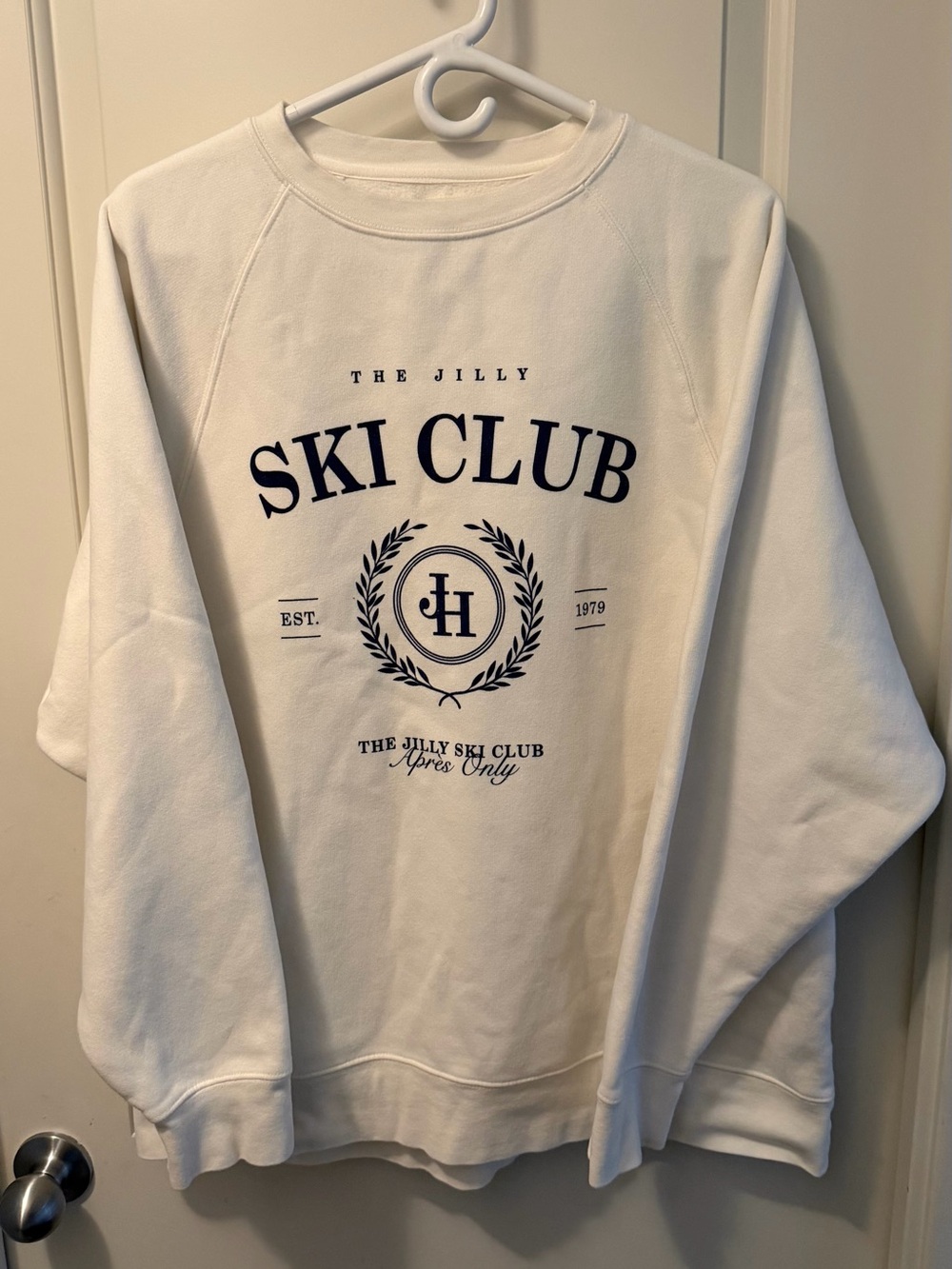Jilly Box x the brunette White Crewneck Sweatshirt skiclub